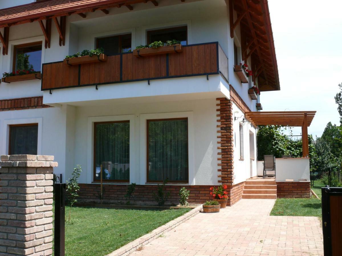 Sára